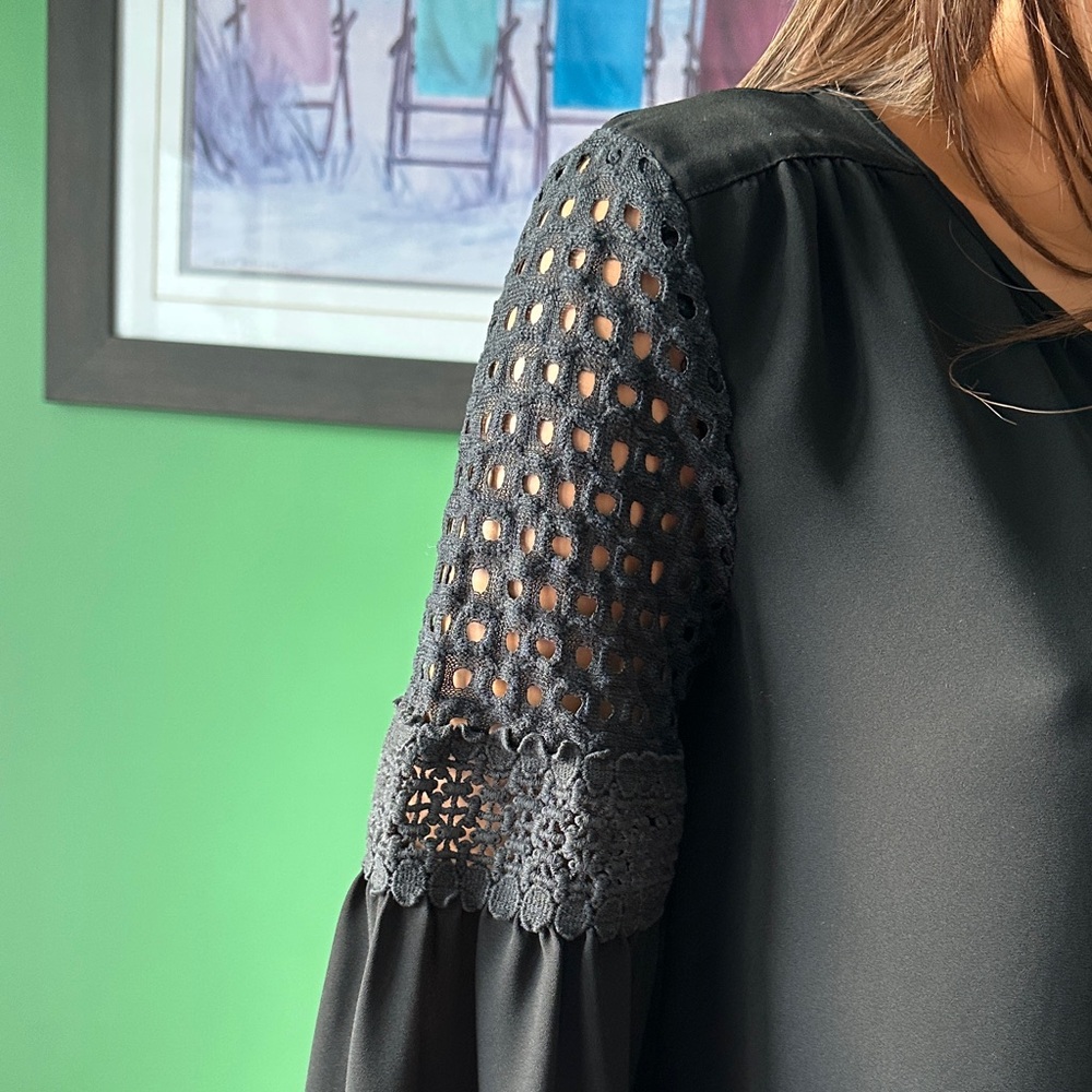 🖤🖤EUC LOFT Elegant Black Blouse with Lace Accents🖤🖤 - Picture 7 of 9